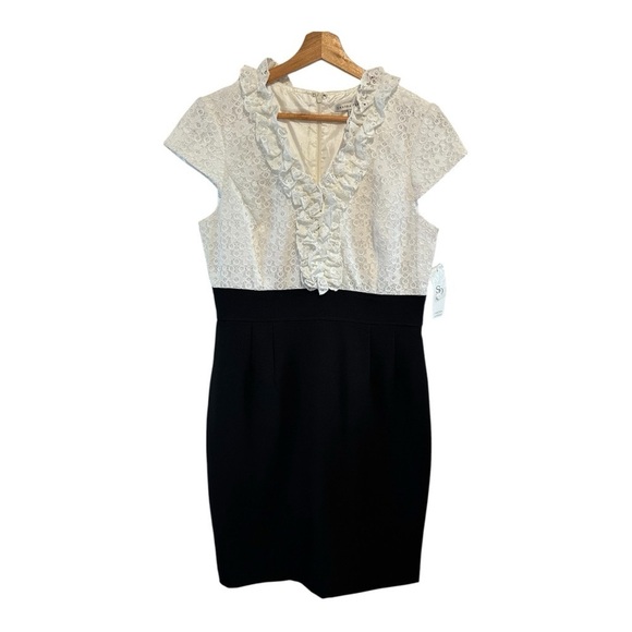 Sandra Darren Dresses & Skirts - NWT Vintage Sandra Darren Black White Floral Eyelet Dress Size 12